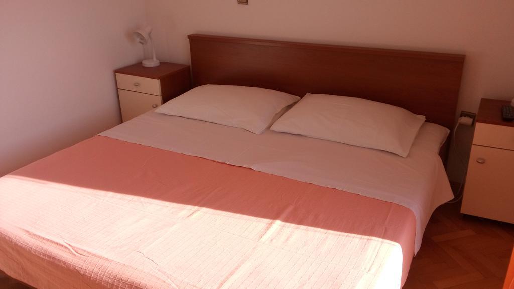 Apartments And Rooms Nediljko ビビニェ エクステリア 写真