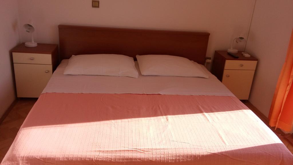 Apartments And Rooms Nediljko ビビニェ エクステリア 写真