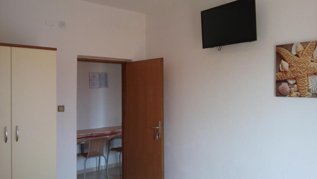 Apartments And Rooms Nediljko ビビニェ エクステリア 写真